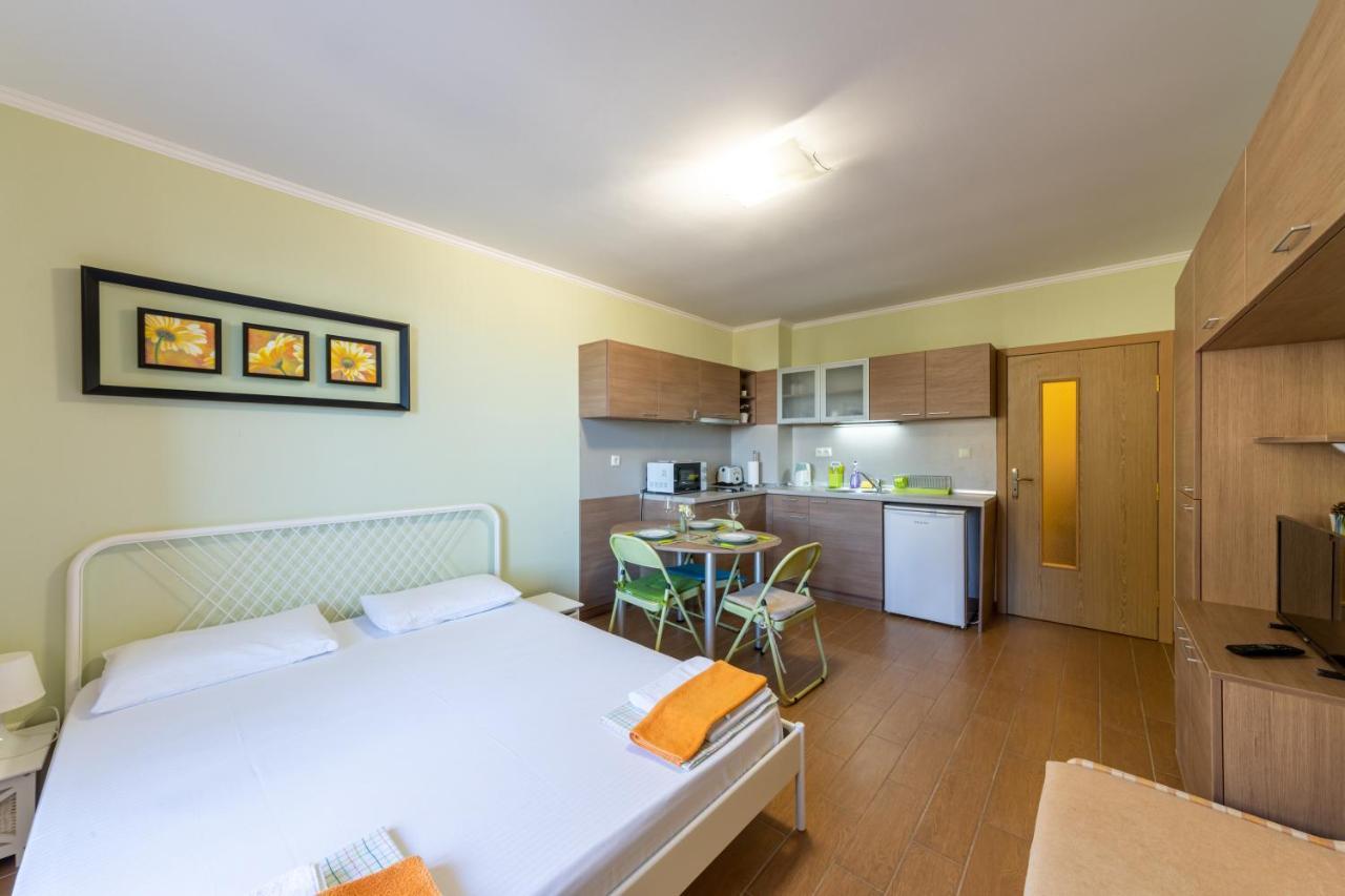 Supreme Beach Apartments Balchik Exterior photo